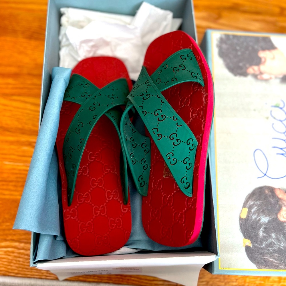 Gucci Crossed Rubber Green Sandals